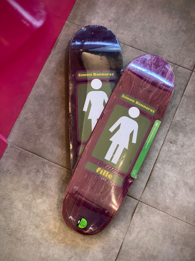 GIRL BANNEROT 93 TIL DECK 9.25 X 32 COUCH GIRL